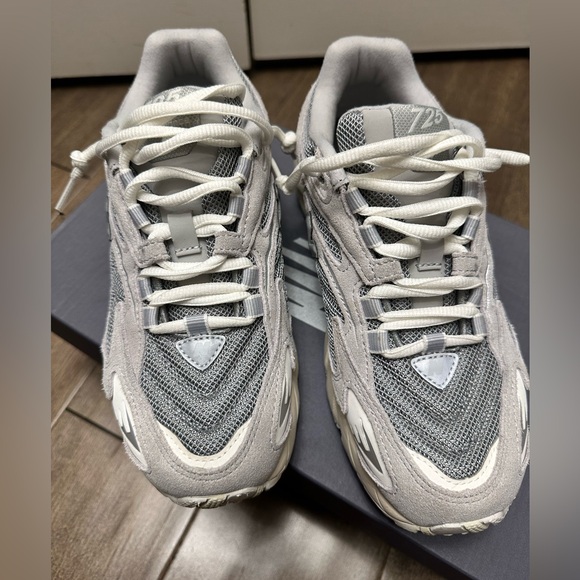 New Balance 725 Sneaker Gray Womens 6 men's 4.5 - Picture 5 of 5
